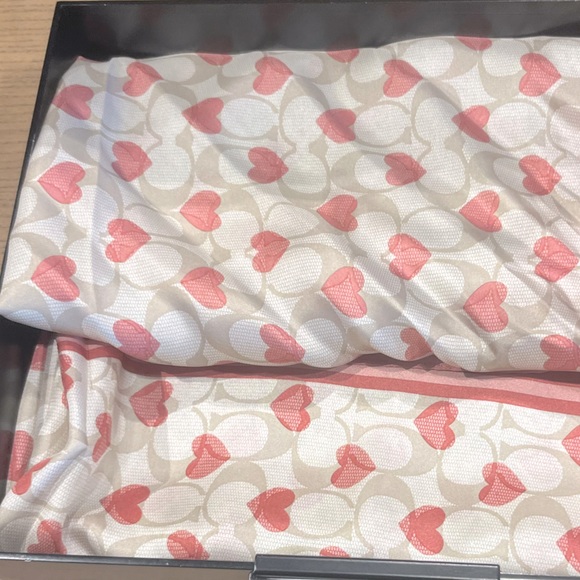 NWT Coach Outlet Signature Heart Print Silk scarf  Bandana - Picture 3 of 5